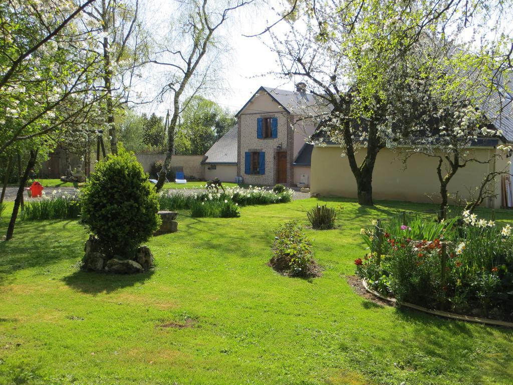 Les Logis Du Breuil Bed & Breakfast Marchéville Exterior foto